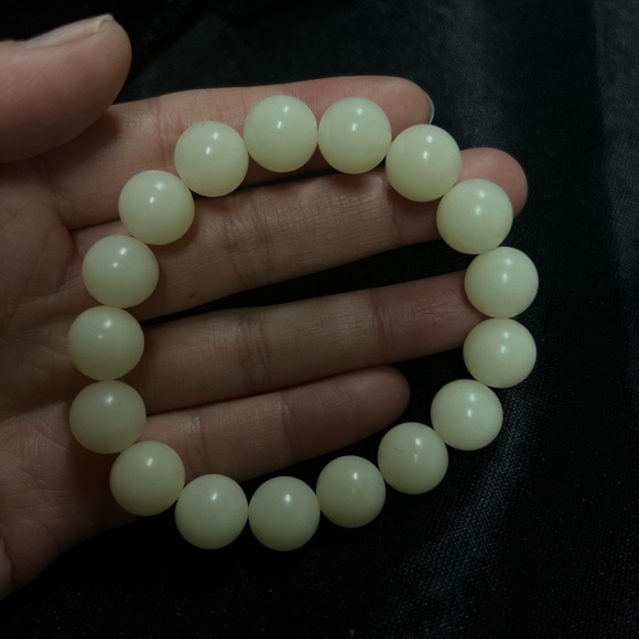 Natural Bodhi Seed Bracelet | Simple & Elegant | Everyday Wear - Picture 4 of 6